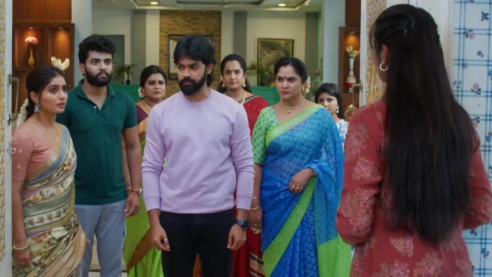 నిన్ను కోరి అక్టోబర్ 1 ఎపిసోడ్: విరాట్ లైఫ్లోకి ఎక్స్ లవర్.. ఫైర్ అయిన హీరో.. ఇంట్లోకి ఆహ్వానించిన చంద్రకళ నిన్ను కోరి అక్టోబర్ 1 ఎపిసోడ్: విరాట్ లైఫ్లోకి ఎక్స్ లవర్.. ఫైర్ అయిన హీరో.. ఇంట్లోకి ఆహ్వానించిన చంద్రకళ