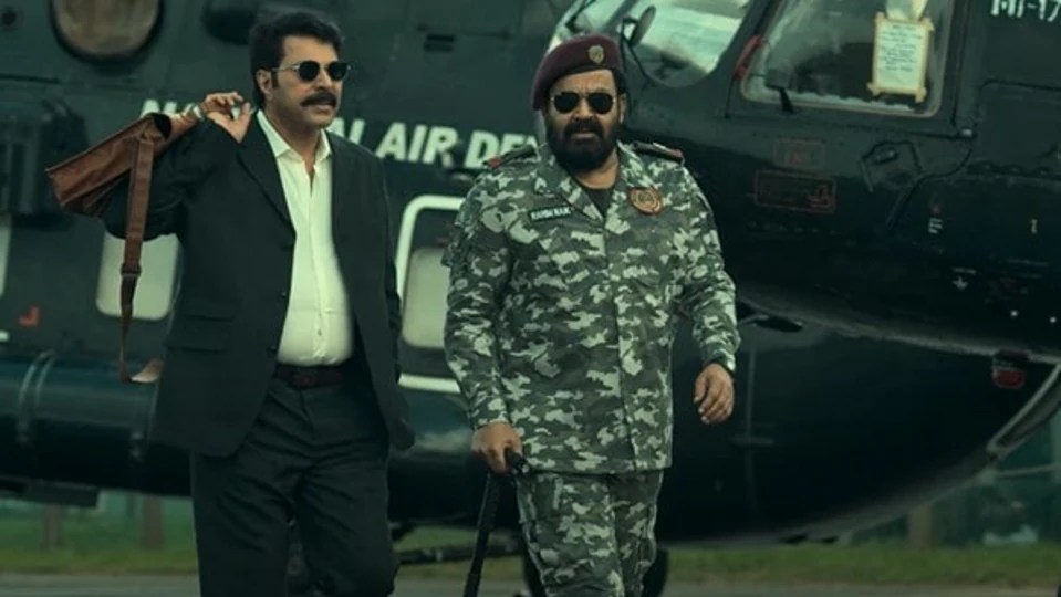 నలుగురు మలయాళం సూపర్ స్టార్లు, లేడీ సూపర్ స్టార్ ఒకే సినిమాలో.. మమ్ముట్టి, మోహన్లాల్ బ్లాస్ట్.. పాట్రియాట్ టీజర్ నలుగురు మలయాళం సూపర్ స్టార్లు, లేడీ సూపర్ స్టార్ ఒకే సినిమాలో.. మమ్ముట్టి, మోహన్లాల్ బ్లాస్ట్.. పాట్రియాట్ టీజర్