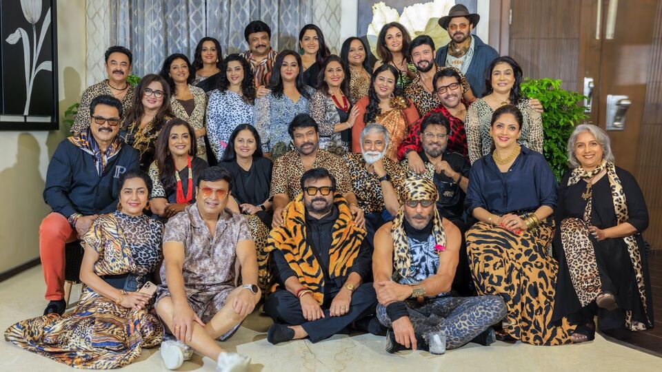 వారెవా.. అలనాటి తారల అరుదైన కలయిక.. 80ల నాటి స్టార్ల రీయూనియన్.. చిరు, వెంకీ, రాధ, జయసుధ అందరూ ఒక్కచోటే! వారెవా.. అలనాటి తారల అరుదైన కలయిక.. 80ల నాటి స్టార్ల రీయూనియన్.. చిరు, వెంకీ, రాధ, జయసుధ అందరూ ఒక్కచోటే!