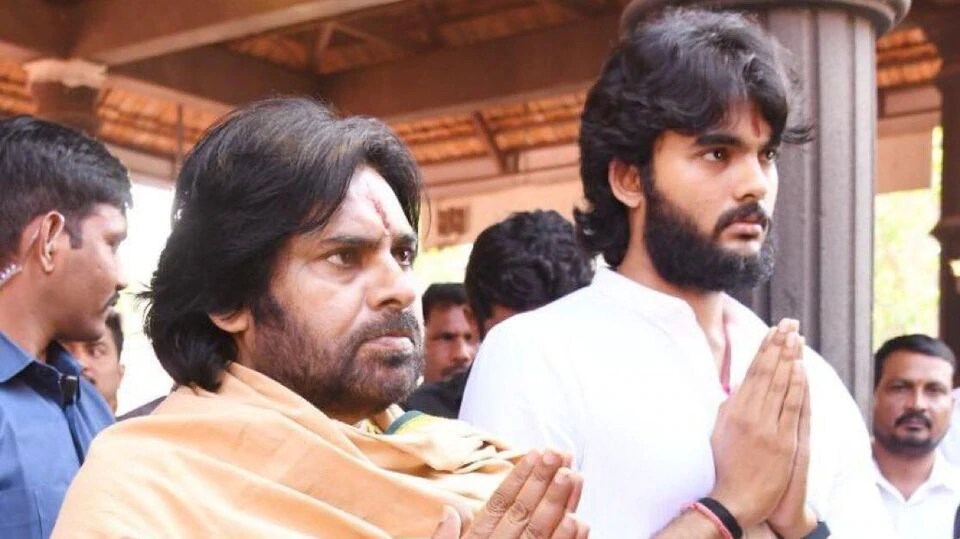 ఓజీ యూనివర్స్లో అకీరా నందన్.. పవన్ కల్యాణ్ తనయుడి ఎంట్రీపై డైరెక్టర్ సుజీత్ కామెంట్స్.. ఫ్యాన్స్ ఖుష్ ఓజీ యూనివర్స్లో అకీరా నందన్.. పవన్ కల్యాణ్ తనయుడి ఎంట్రీపై డైరెక్టర్ సుజీత్ కామెంట్స్.. ఫ్యాన్స్ ఖుష్