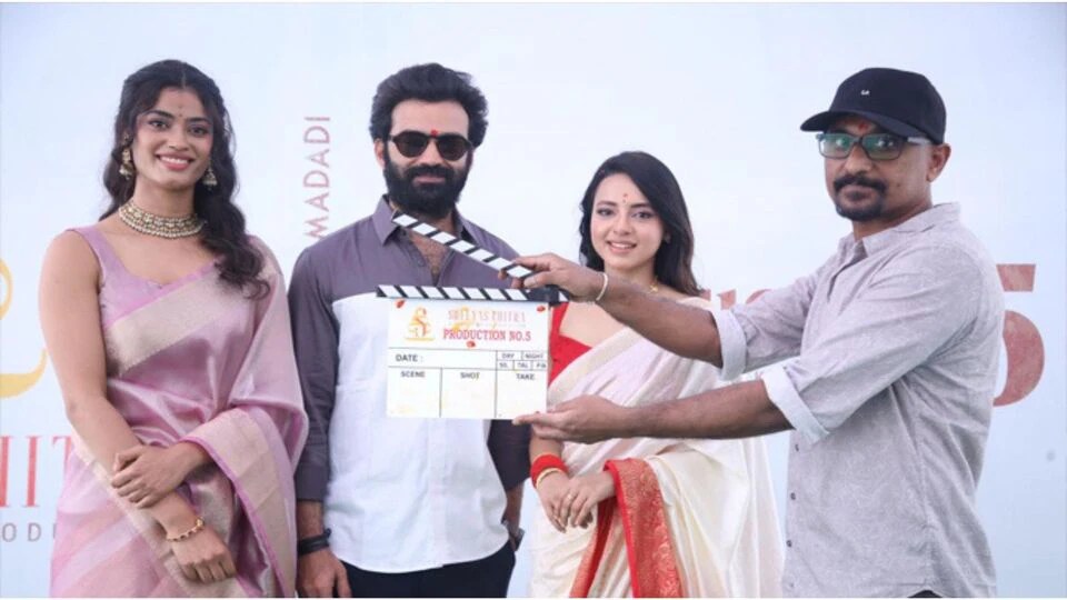నాది బెంగళూరు.. ఇంట్లో తెలుగులోనే మాట్లాడుకుంటాం.. ఆ సినిమాను 20 సార్లు చూశా.. కొత్త హీరోయిన్ ఐరా కామెంట్స్ నాది బెంగళూరు.. ఇంట్లో తెలుగులోనే మాట్లాడుకుంటాం.. ఆ సినిమాను 20 సార్లు చూశా.. కొత్త హీరోయిన్ ఐరా కామెంట్స్