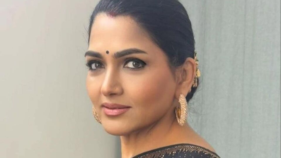 నువ్వు ఎనిమిదో తరగతే చదువుకున్నావని తెలుసన్న అభిమాని.. చాట్జీపీటీ అవసరం లేదంటూ క్లాస్ పీకిన నటి ఖుష్బూ నువ్వు ఎనిమిదో తరగతే చదువుకున్నావని తెలుసన్న అభిమాని.. చాట్జీపీటీ అవసరం లేదంటూ క్లాస్ పీకిన నటి ఖుష్బూ