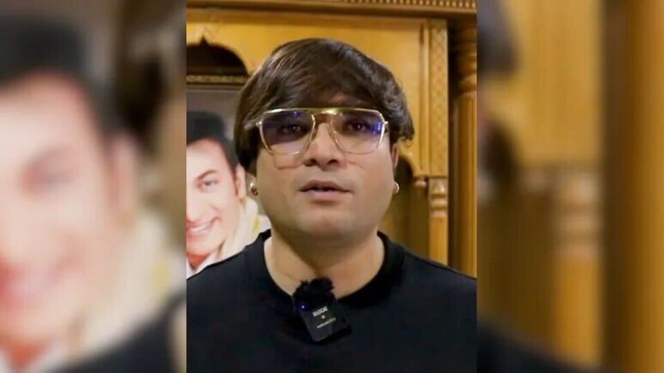 షాకింగ్.. డ్రింక్ లో మత్తుమందు..హీరోయిన్ పై లైంగిక వేధింపులు.. వీడియోతో బెదిరింపు.. నిర్మాత కమ్ డైరెక్టర్, నటుడు అరెస్ట్ షాకింగ్.. డ్రింక్ లో మత్తుమందు..హీరోయిన్ పై లైంగిక వేధింపులు.. వీడియోతో బెదిరింపు.. నిర్మాత కమ్ డైరెక్టర్, నటుడు అరెస్ట్