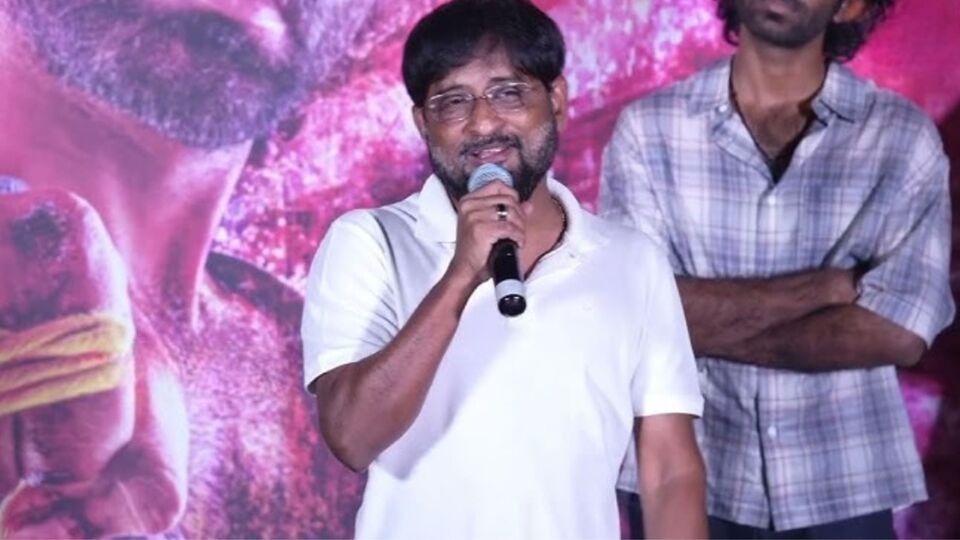 హీరో హీరోయిన్ల మధ్య సీన్స్ మాములుగా ఉండవు.. దీపావళి సినిమాలన్నీ హిట్ కొట్టాలి.. నిర్మాత రవిశంకర్ కామెంట్స్ హీరో హీరోయిన్ల మధ్య సీన్స్ మాములుగా ఉండవు.. దీపావళి సినిమాలన్నీ హిట్ కొట్టాలి.. నిర్మాత రవిశంకర్ కామెంట్స్