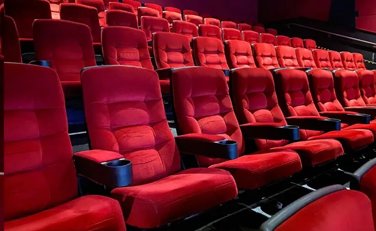 Theatres Issue In Tollywood: తెలుగు రాష్ట్రాల్లో థియేటర్ల బంద్.. ఆ రోజే తుది నిర్ణయం! Theatres Issue In Tollywood: తెలుగు రాష్ట్రాల్లో థియేటర్ల బంద్.. ఆ రోజే తుది నిర్ణయం!