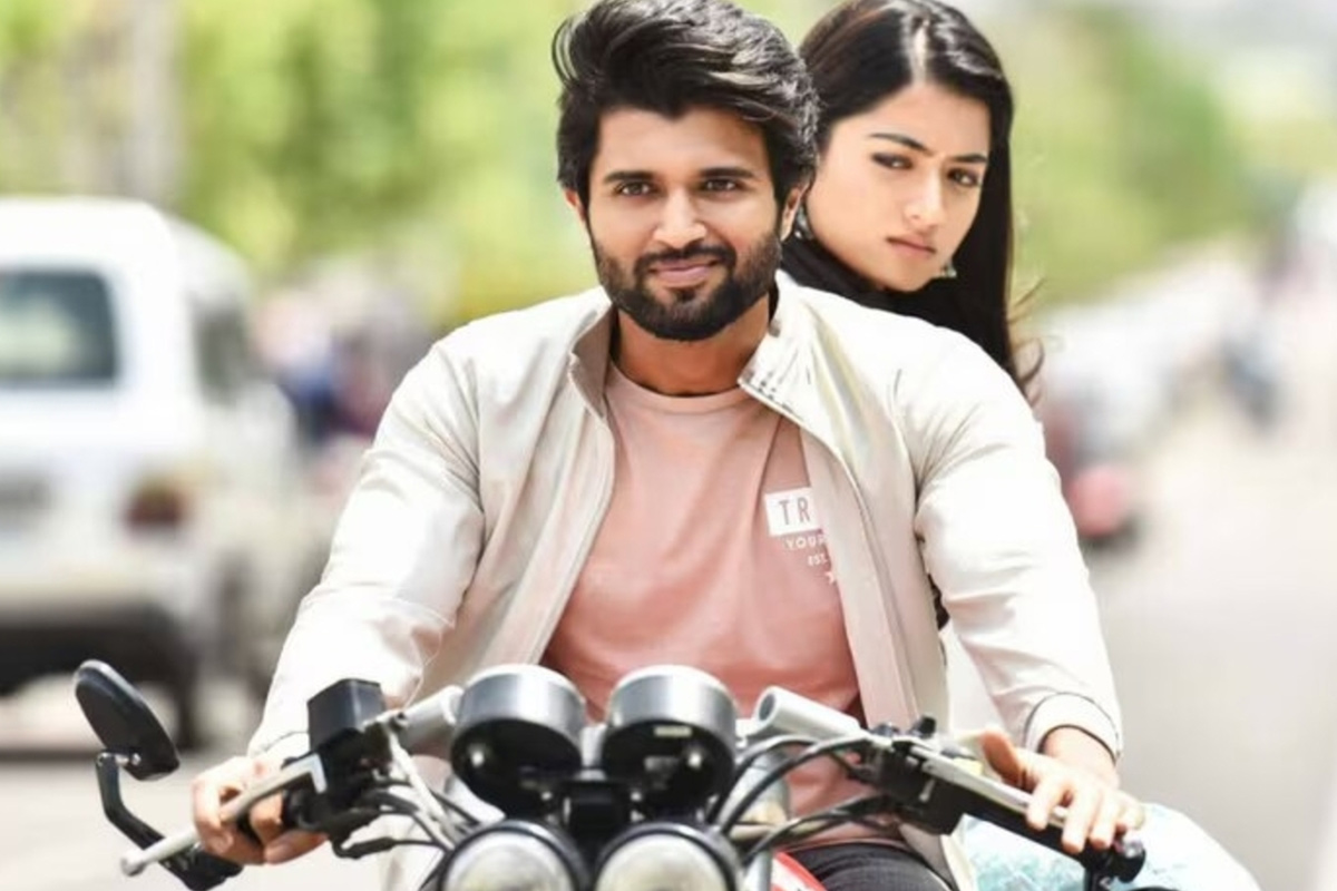 రష్మిక మందన్నా రిలేషన్ షిప్ పై ఓపెన్ అయిన విజయ్ దేవరకొండ, ఏం చెప్పాడో తెలుసా? రష్మిక మందన్నా రిలేషన్ షిప్ పై ఓపెన్ అయిన విజయ్ దేవరకొండ, ఏం చెప్పాడో తెలుసా?