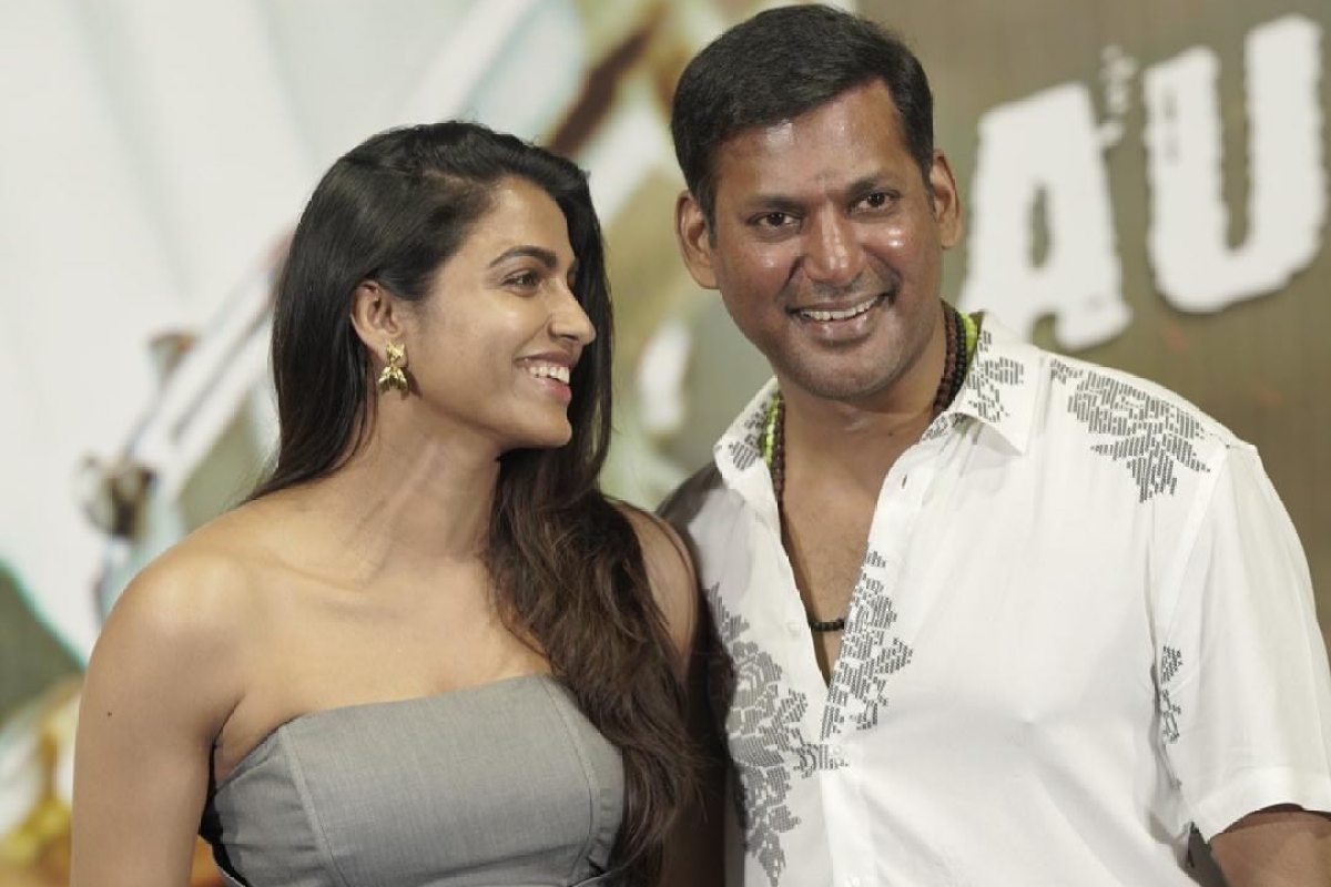 విశాల్, సాయి ధన్సిక మధ్య ఏజ్ గ్యాప్ ఎంతో తెలుసా? ఇది అస్సలు ఊహించరు విశాల్, సాయి ధన్సిక మధ్య ఏజ్ గ్యాప్ ఎంతో తెలుసా? ఇది అస్సలు ఊహించరు