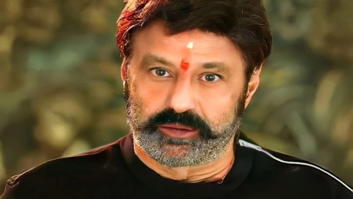 బాలకృష్ణ ఫస్ట్ టైమ్ డైరెక్టర్గా మారిన మూవీ ఏంటో తెలుసా? దెబ్బకి తండ్రి ఎన్టీఆర్ రికార్డులు బ్రేక్ బాలకృష్ణ ఫస్ట్ టైమ్ డైరెక్టర్గా మారిన మూవీ ఏంటో తెలుసా? దెబ్బకి తండ్రి ఎన్టీఆర్ రికార్డులు బ్రేక్