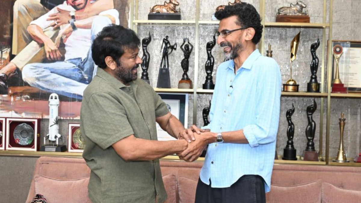 శేఖర్ కమ్ముల అభిమానంపై చిరంజీవి ఎమోషనల్ నోట్.. గిఫ్ట్ గా ఏం ఇచ్చారో తెలుసా? శేఖర్ కమ్ముల అభిమానంపై చిరంజీవి ఎమోషనల్ నోట్.. గిఫ్ట్ గా ఏం ఇచ్చారో తెలుసా?