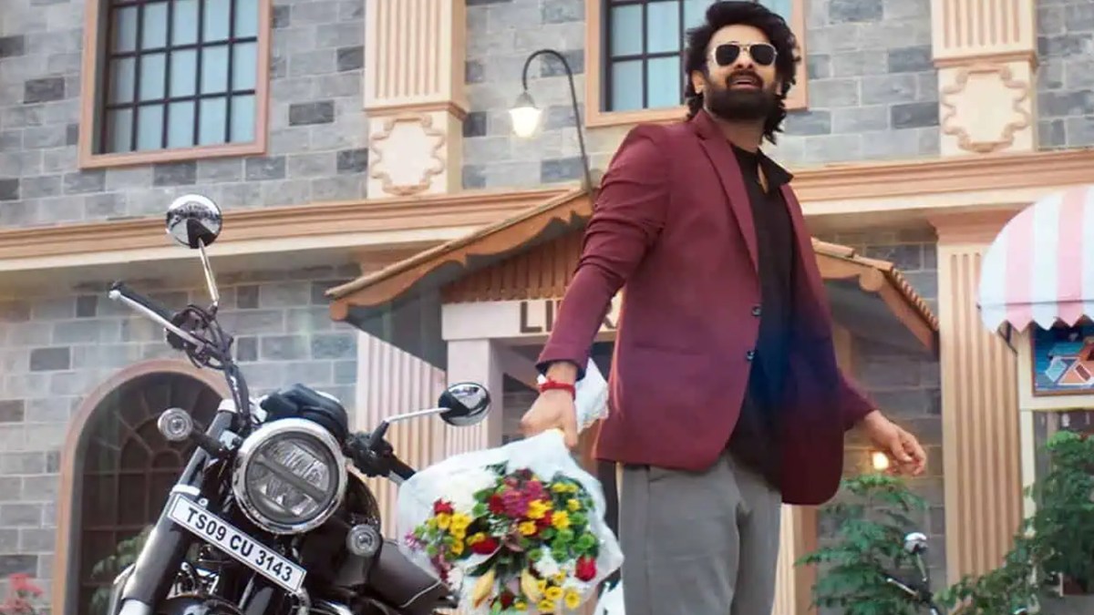 తన రెమ్యునరేషన్ లో రూ.50 కోట్లు తగ్గించుకున్న ప్రభాస్.. ఎందుకో తెలుసా ? తన రెమ్యునరేషన్ లో రూ.50 కోట్లు తగ్గించుకున్న ప్రభాస్.. ఎందుకో తెలుసా ?