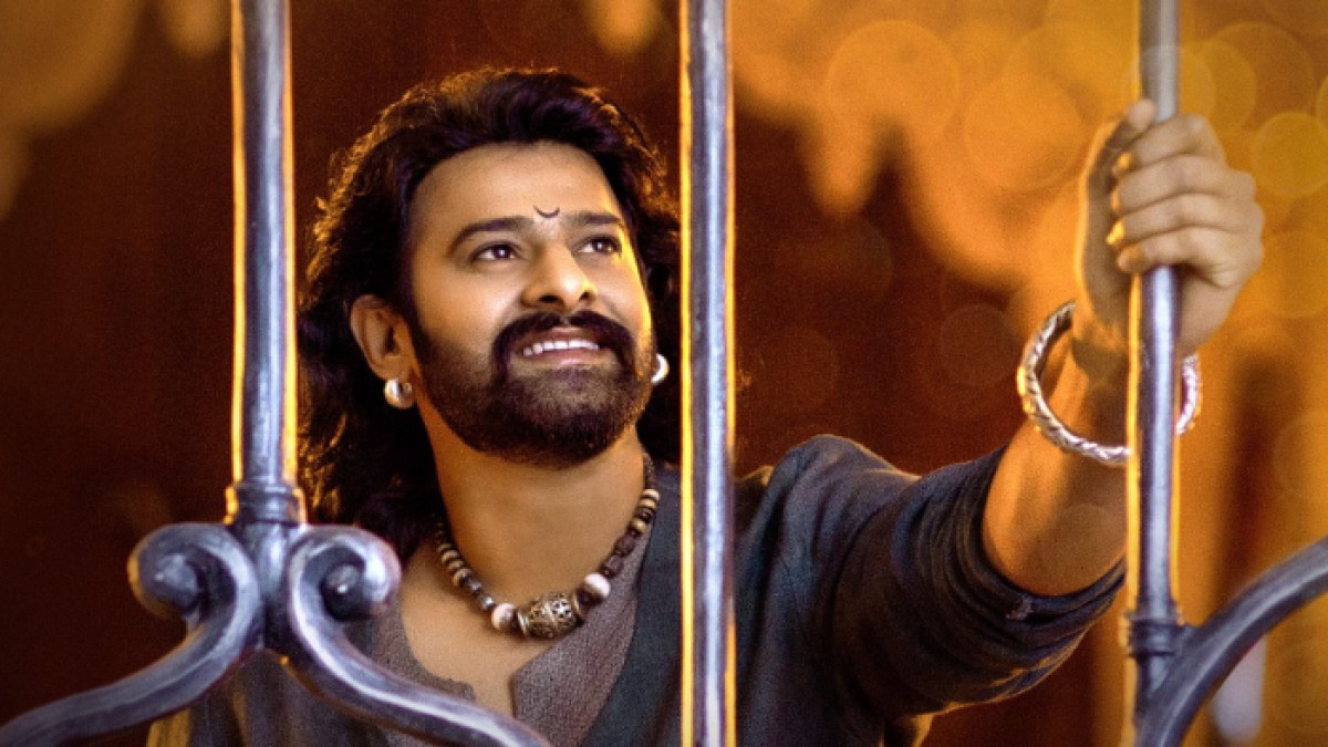 ప్రభాస్ ఫ్యాన్స్ కు బాహుబలి టీమ్ డబుల్ ట్రీట్, ఏం చేయబోతున్నారో తెలుసా? ప్రభాస్ ఫ్యాన్స్ కు బాహుబలి టీమ్ డబుల్ ట్రీట్, ఏం చేయబోతున్నారో తెలుసా?