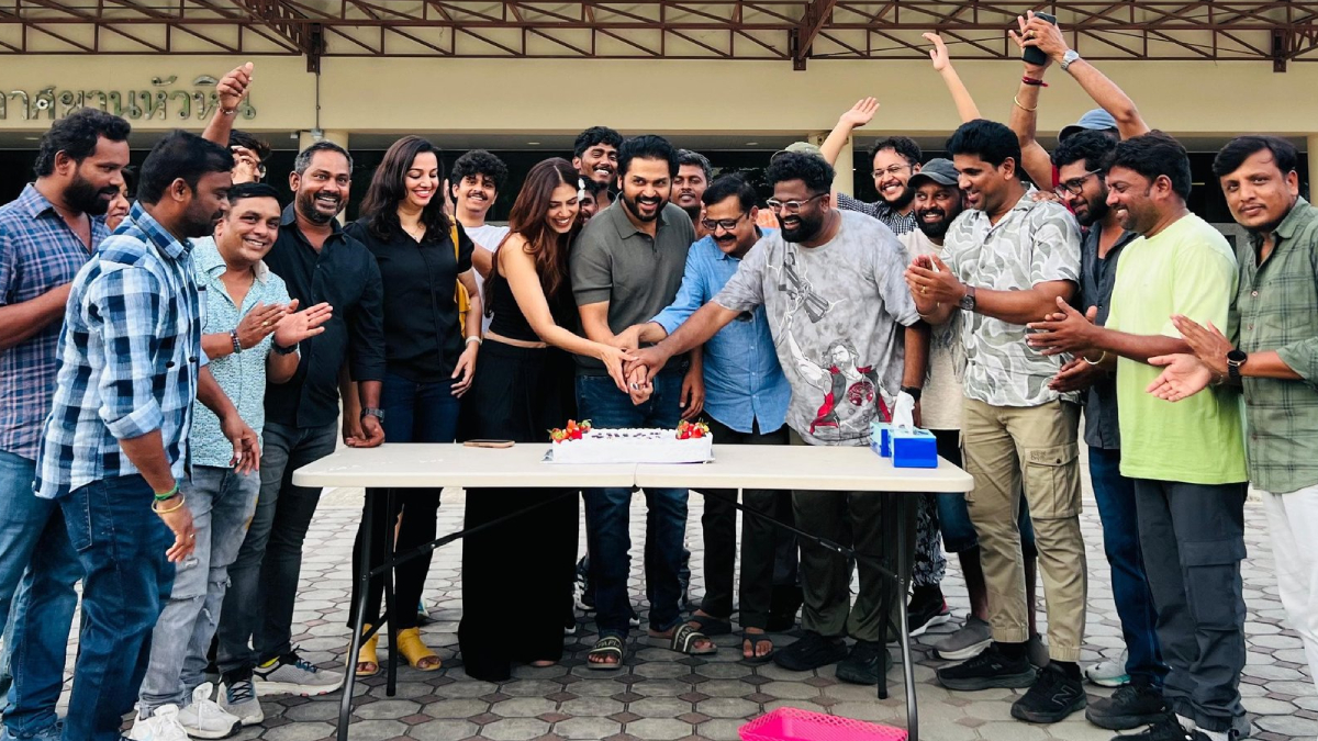 కార్తి 'సర్దార్ 2' షూటింగ్ పూర్తి.. ఎయిర్ పోర్ట్ లో సంబరాలు, వైరల్ కార్తి 'సర్దార్ 2' షూటింగ్ పూర్తి.. ఎయిర్ పోర్ట్ లో సంబరాలు, వైరల్