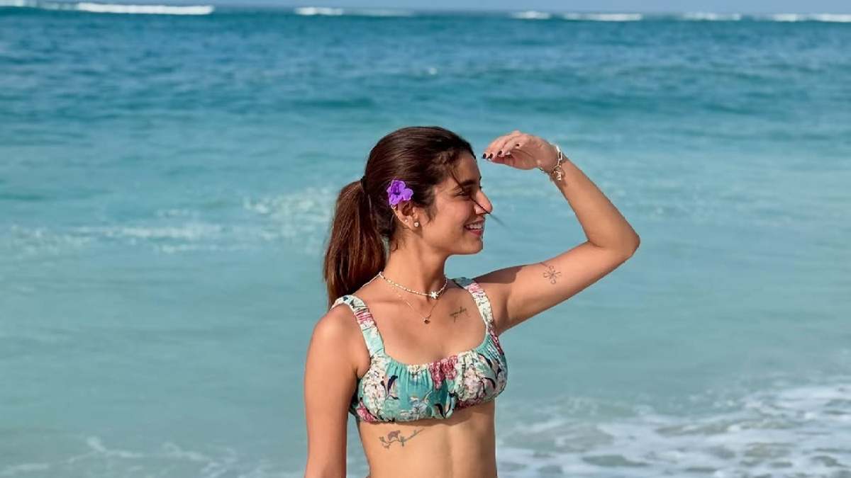 Priya Prakash Varrier: బీచ్ లో ప్రియా వారియర్ హంగామా.. గ్లామరస్ ఫోటోస్ వైరల్ Priya Prakash Varrier: బీచ్ లో ప్రియా వారియర్ హంగామా.. గ్లామరస్ ఫోటోస్ వైరల్
