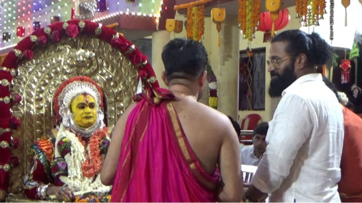 కాంతార షూటింగ్లో బోటు ప్రమాదం, తృటిలో తప్పించుకున్న రిషబ్ శెట్టి కాంతార షూటింగ్లో బోటు ప్రమాదం, తృటిలో తప్పించుకున్న రిషబ్ శెట్టి