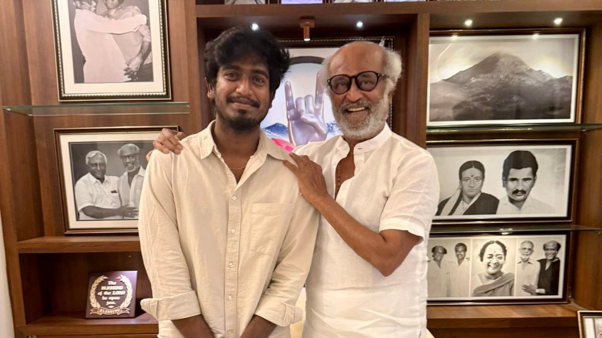 టూరిస్ట్ ఫ్యామిలీ డైరెక్టర్ కు రజనీకాంత్ సర్ప్రైజ్, ఎమోషనల్ పోస్ట్ పెట్టిన అభిషన్ జీవంత్ టూరిస్ట్ ఫ్యామిలీ డైరెక్టర్ కు రజనీకాంత్ సర్ప్రైజ్, ఎమోషనల్ పోస్ట్ పెట్టిన అభిషన్ జీవంత్