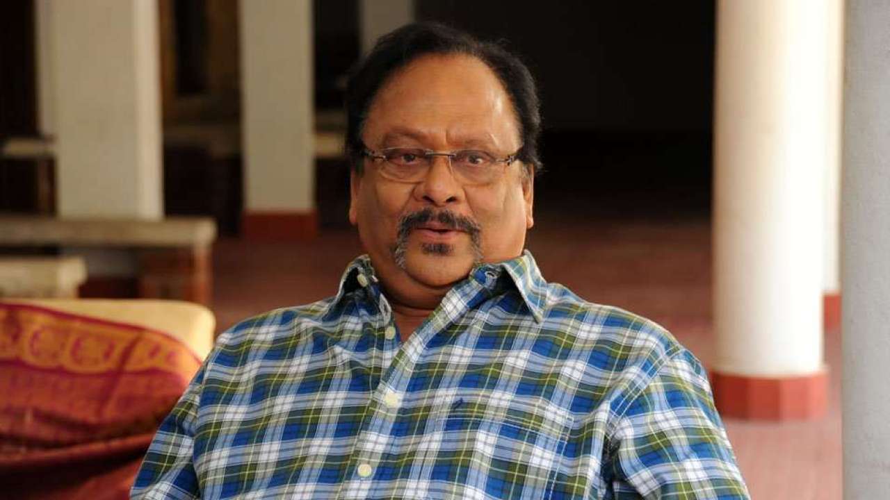 కృష్ణంరాజు ముందు కూర్చోవడానికి కూడా భయపడే నటుడు.. ఏకంగా కాలర్ పట్టుకోవడంతో డైరెక్టర్ వార్నింగ్ కృష్ణంరాజు ముందు కూర్చోవడానికి కూడా భయపడే నటుడు.. ఏకంగా కాలర్ పట్టుకోవడంతో డైరెక్టర్ వార్నింగ్