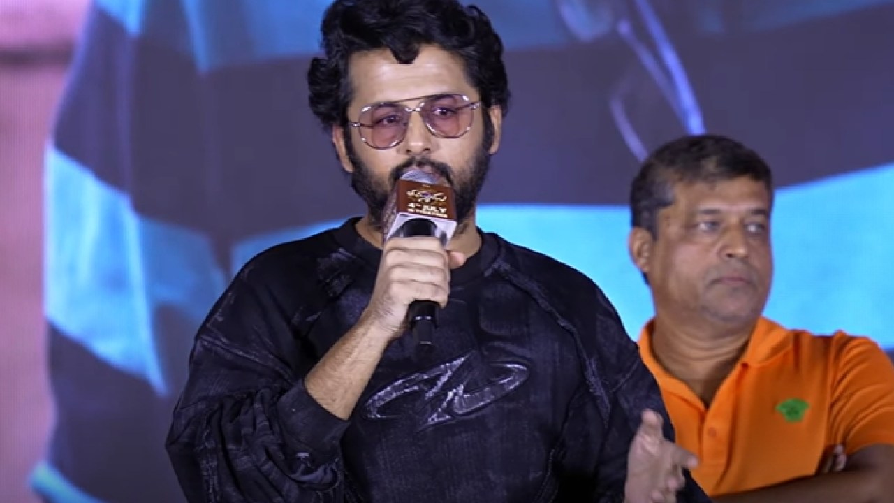 మా మధ్య ఆ చనువుంది, దాన్ని రచ్చ చేయకండి.. నితిన్పై కామెంట్లకి నిర్మాత వివరణ మా మధ్య ఆ చనువుంది, దాన్ని రచ్చ చేయకండి.. నితిన్పై కామెంట్లకి నిర్మాత వివరణ