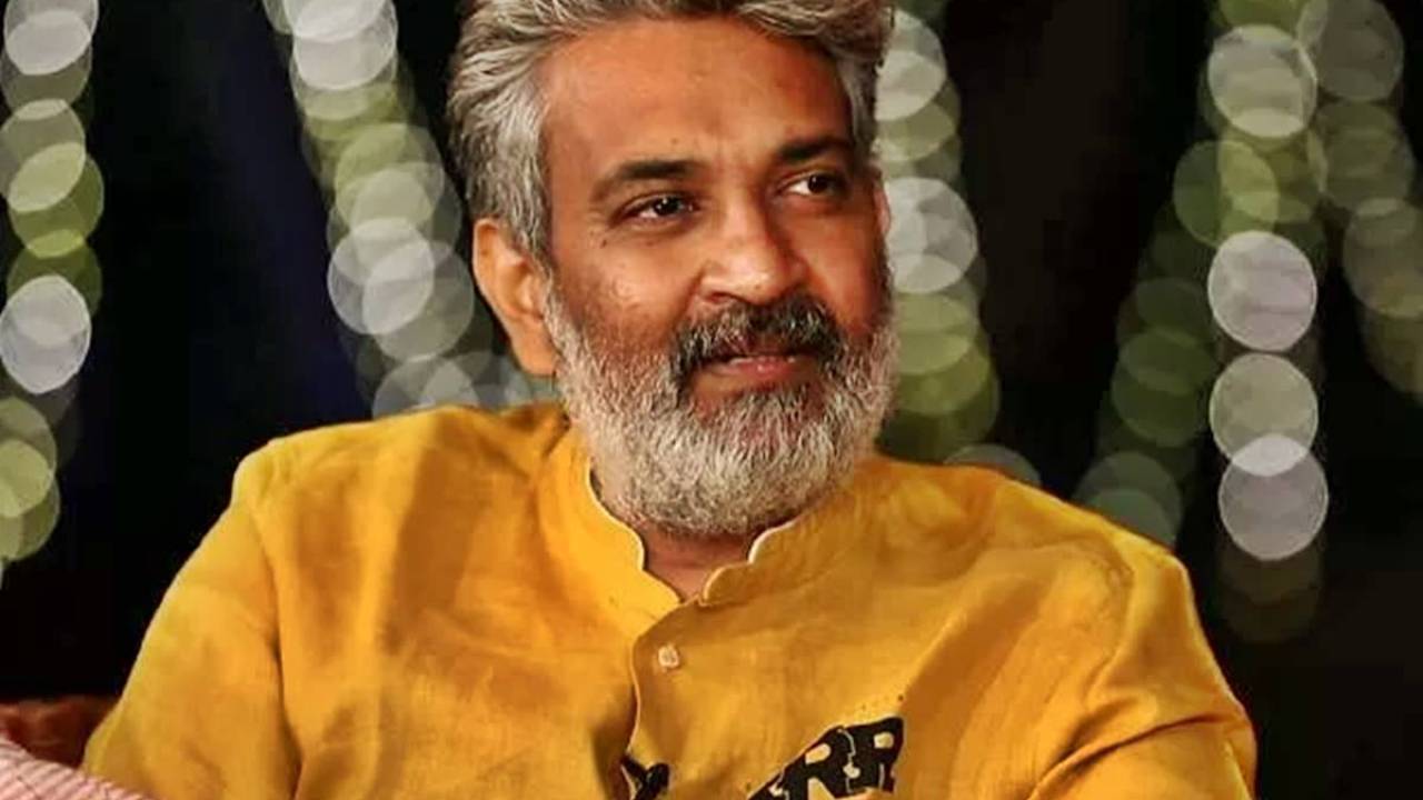నా కొడుకుతో సినిమా ఎప్పుడు చేస్తావ్, రాజమౌళిని రిక్వెస్ట్ చేసిన స్టార్ హీరో ఎవరో తెలుసా? నా కొడుకుతో సినిమా ఎప్పుడు చేస్తావ్, రాజమౌళిని రిక్వెస్ట్ చేసిన స్టార్ హీరో ఎవరో తెలుసా?