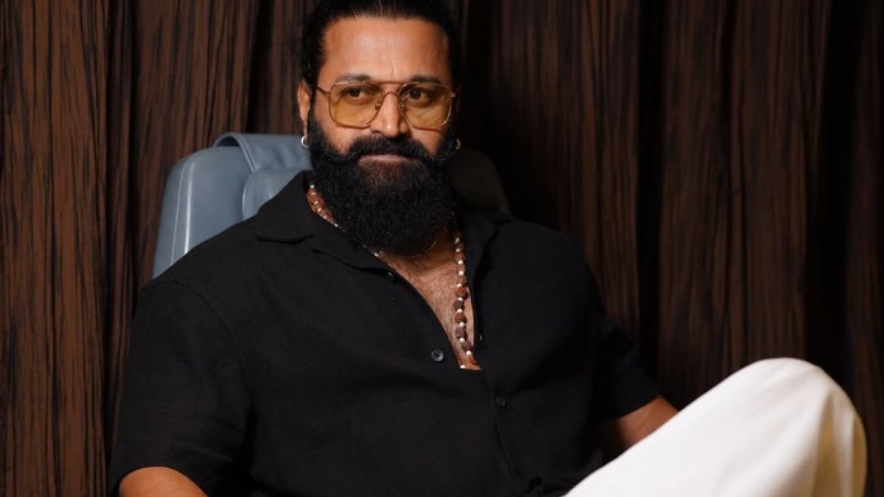 `కాంతార 2`కి రిషబ్ శెట్టి పారితోషికం ఎంతో తెలుసా? 25 రెట్లు పెంపు.. యష్, శివరాజ్ కుమార్లు దరిదాపుల్లో కూడా లేరు `కాంతార 2`కి రిషబ్ శెట్టి పారితోషికం ఎంతో తెలుసా? 25 రెట్లు పెంపు.. యష్, శివరాజ్ కుమార్లు దరిదాపుల్లో కూడా లేరు