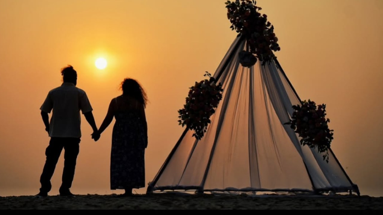 100 కోట్ల రెమ్యునరేషన్ ఒకేసారి పెంచిన స్టార్ హీరో ఎవరో తెలుసా? 100 కోట్ల రెమ్యునరేషన్ ఒకేసారి పెంచిన స్టార్ హీరో ఎవరో తెలుసా?