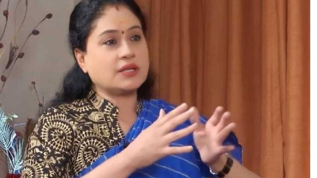 ఒకప్పుడు విజయశాంతికి ఆయన పర్సనల్ మేకప్ మెన్..ఇప్పుడు 200 కోట్ల సినిమా నిర్మించే స్టార్ ప్రొడ్యూసర్ ఒకప్పుడు విజయశాంతికి ఆయన పర్సనల్ మేకప్ మెన్..ఇప్పుడు 200 కోట్ల సినిమా నిర్మించే స్టార్ ప్రొడ్యూసర్
