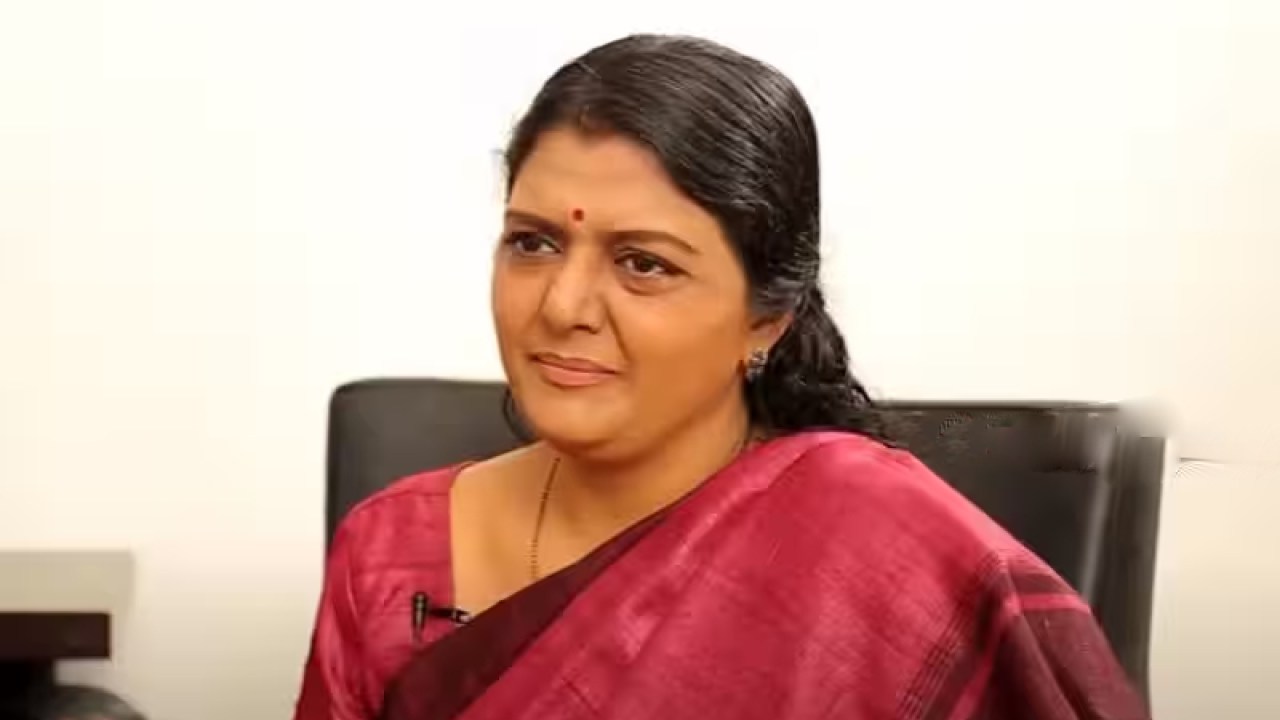 స్టార్ డైరెక్టర్తో పెళ్లికి రెడీ అయిన భానుప్రియ.. మధ్యలో చెడగొట్టింది ఎవరో తెలుసా? స్టార్ డైరెక్టర్తో పెళ్లికి రెడీ అయిన భానుప్రియ.. మధ్యలో చెడగొట్టింది ఎవరో తెలుసా?