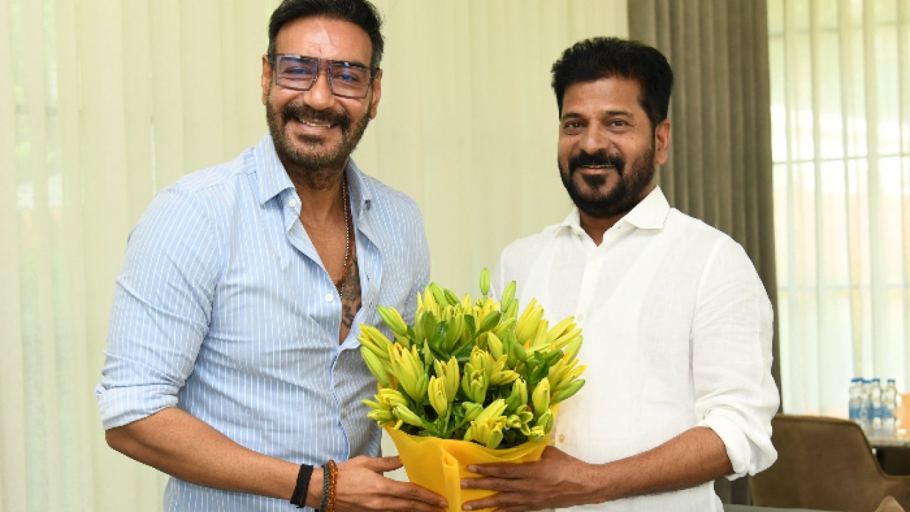 హైదరాబాద్లో అంతర్జాతీయ స్థాయి సినిమా స్టూడియో.. `ఆర్ఆర్ఆర్` స్టార్ అజయ్ దేవగన్ భారీ ప్లాన్, సీఎంతో చర్చలు హైదరాబాద్లో అంతర్జాతీయ స్థాయి సినిమా స్టూడియో.. `ఆర్ఆర్ఆర్` స్టార్ అజయ్ దేవగన్ భారీ ప్లాన్, సీఎంతో చర్చలు