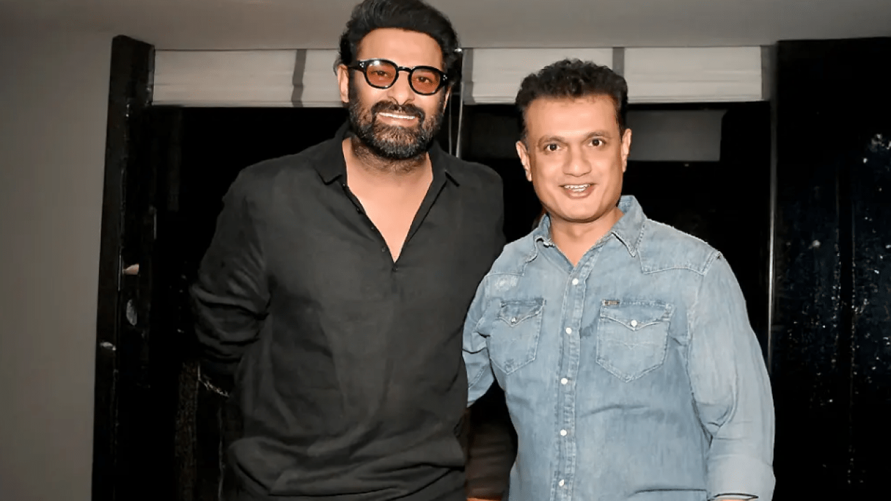 చిన్నప్పటి ఫ్రెండ్స్ కి దగ్గరగా.. హోంబలే ఫిల్మ్స్ తో మూడు సినిమాలు చేయడానికి కారణం బయటపెట్టిన ప్రభాస్ చిన్నప్పటి ఫ్రెండ్స్ కి దగ్గరగా.. హోంబలే ఫిల్మ్స్ తో మూడు సినిమాలు చేయడానికి కారణం బయటపెట్టిన ప్రభాస్
