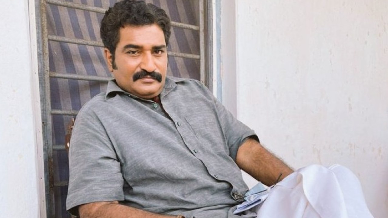 Rajeev Kanakala: రాజీవ్ కనకాలకి పోలీసుల నోటీసులు.. ఫ్లాట్ అమ్మకంలో ఫ్రాడ్ జరిగిందా ? Rajeev Kanakala: రాజీవ్ కనకాలకి పోలీసుల నోటీసులు.. ఫ్లాట్ అమ్మకంలో ఫ్రాడ్ జరిగిందా ?