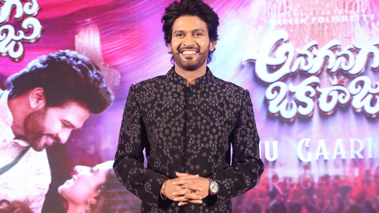 నాలుగు హిట్లు.. నవీన్ పోలిశెట్టి రెమ్యునరేషన్ షాకింగ్ హైక్! టాలీవుడ్ లో హాట్ టాపిక్! నాలుగు హిట్లు.. నవీన్ పోలిశెట్టి రెమ్యునరేషన్ షాకింగ్ హైక్! టాలీవుడ్ లో హాట్ టాపిక్!