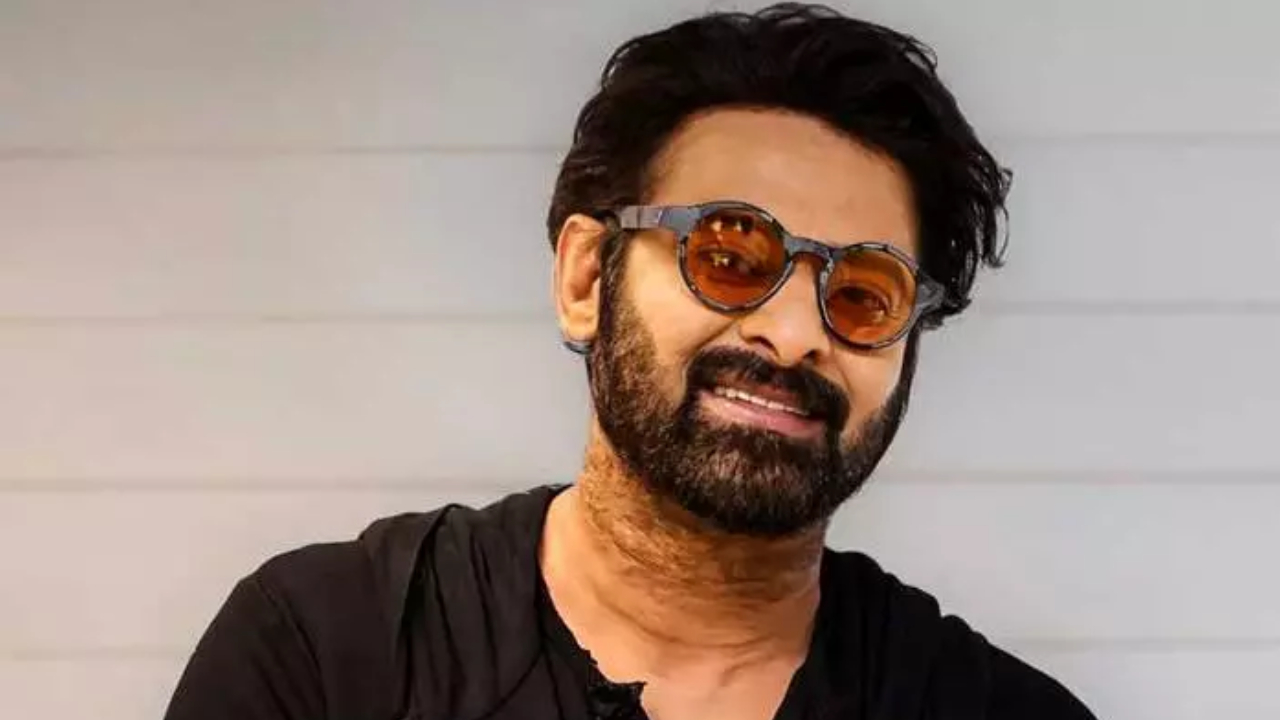 ప్రభాస్ ఫ్యాన్స్ కి పూనకాలే.. 'ఫౌజీ' దసరా రిలీజ్! రికార్డులు బద్దలు ఖాయం!! ప్రభాస్ ఫ్యాన్స్ కి పూనకాలే.. 'ఫౌజీ' దసరా రిలీజ్! రికార్డులు బద్దలు ఖాయం!!