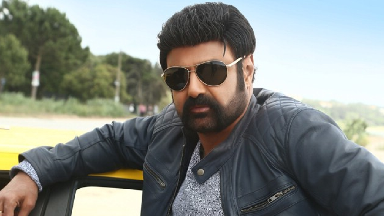 షాకింగ్: మాస్ బాలయ్య ఇక థ్రిల్లర్ హీరోనా? కుర్ర డైరెక్టర్తో డేంజర్ గేమ్! షాకింగ్: మాస్ బాలయ్య ఇక థ్రిల్లర్ హీరోనా? కుర్ర డైరెక్టర్తో డేంజర్ గేమ్!