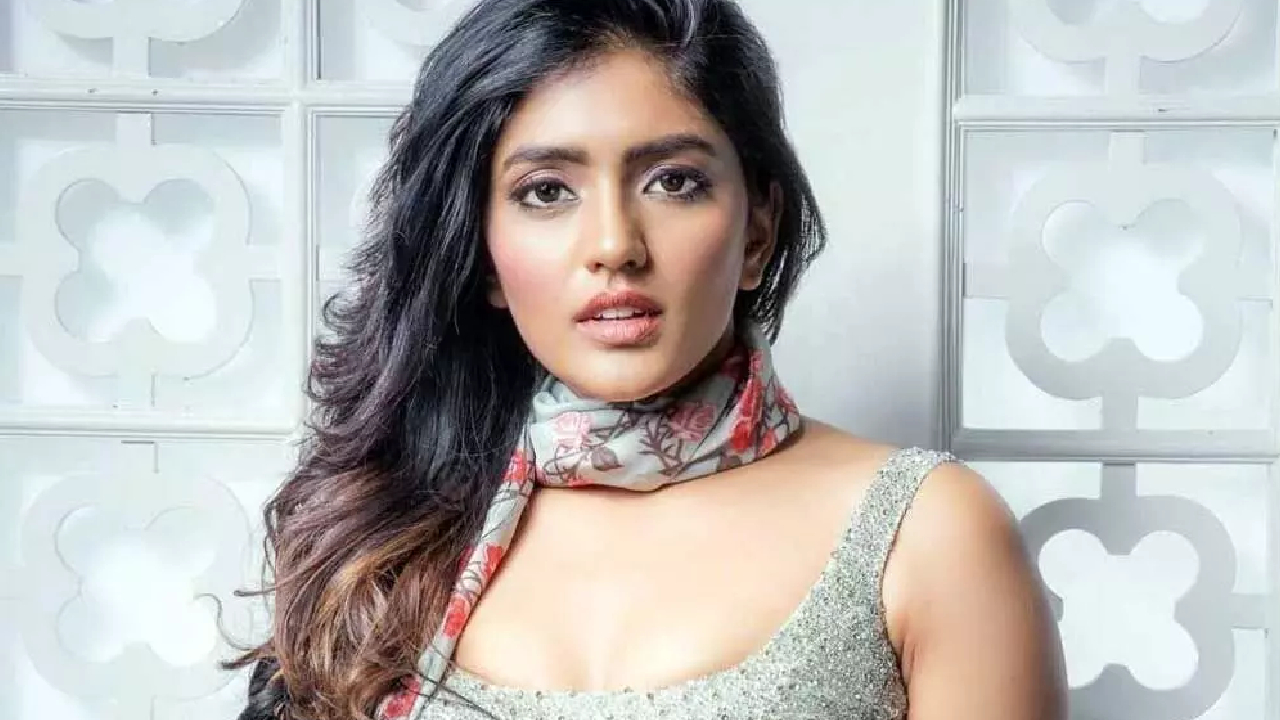 షాకింగ్: సోషల్ మీడియాలో వేధింపులు! పోలీసులను ఆశ్రయించిన ఈషా రెబ్బ!! షాకింగ్: సోషల్ మీడియాలో వేధింపులు! పోలీసులను ఆశ్రయించిన ఈషా రెబ్బ!!