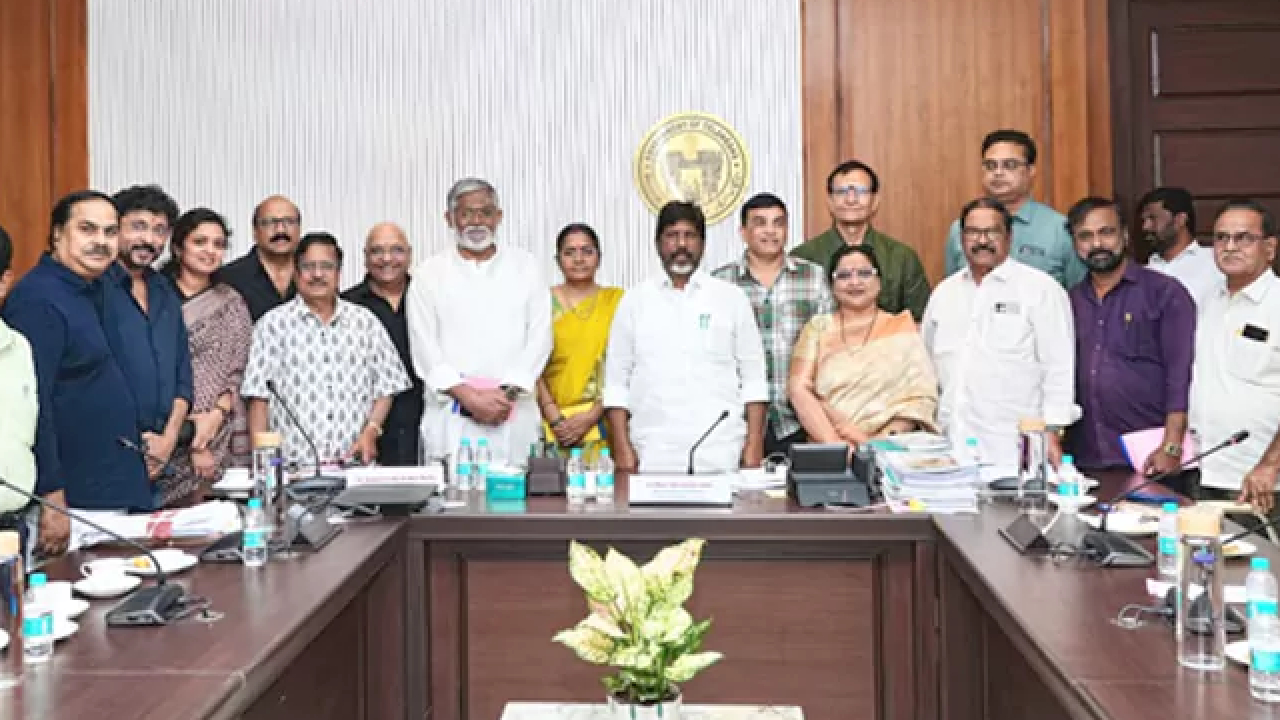 గద్దర్ ఫిల్మ్ అవార్డ్స్: ఉగాదికి పండుగే! భట్టి విక్రమార్క సంచలన ప్రకటన! టాలీవుడ్ షాక్! గద్దర్ ఫిల్మ్ అవార్డ్స్: ఉగాదికి పండుగే! భట్టి విక్రమార్క సంచలన ప్రకటన! టాలీవుడ్ షాక్!