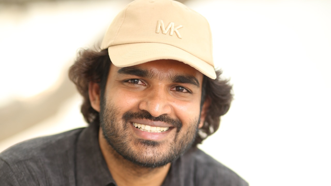 కిరణ్ అబ్బవరం సంచలనం: డైరెక్టర్గా మారుతూ.. హీరో కూడా తనేనా? దిమ్మతిరిగే ట్విస్ట్! కిరణ్ అబ్బవరం సంచలనం: డైరెక్టర్గా మారుతూ.. హీరో కూడా తనేనా? దిమ్మతిరిగే ట్విస్ట్!