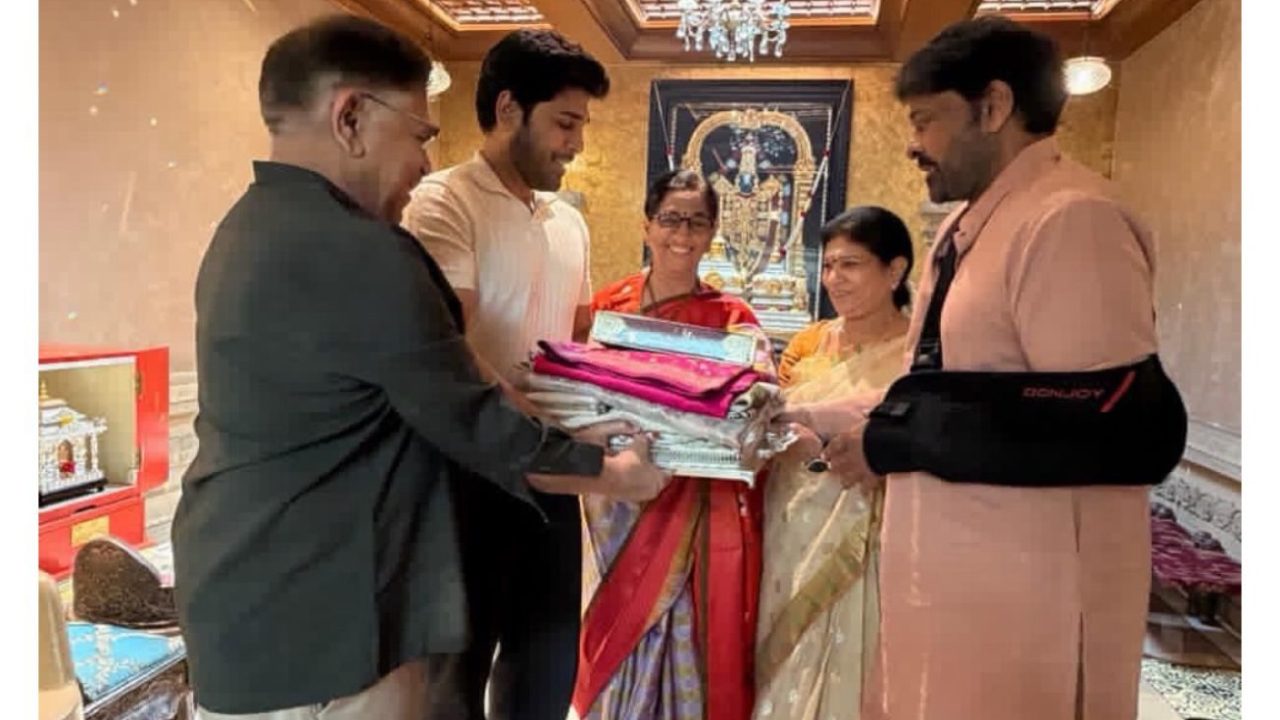 షాకింగ్ న్యూస్: అల్లు శిరీష్ పెళ్లి ఫిక్స్! ఫస్ట్ ఇన్విటేషన్ మెగాస్టార్ చిరంజీవికే.. వైరల్ ఫోటోలు! షాకింగ్ న్యూస్: అల్లు శిరీష్ పెళ్లి ఫిక్స్! ఫస్ట్ ఇన్విటేషన్ మెగాస్టార్ చిరంజీవికే.. వైరల్ ఫోటోలు!