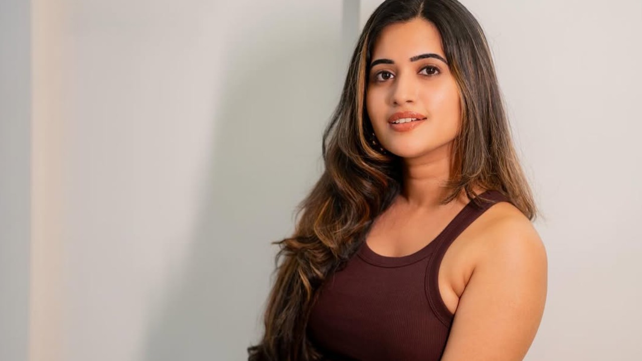 షాకింగ్: యాంకర్ స్రవంతికి చేదు అనుభవం! డైమండ్ రింగ్ మాయం, చున్నీ చిరిగింది! షాకింగ్: యాంకర్ స్రవంతికి చేదు అనుభవం! డైమండ్ రింగ్ మాయం, చున్నీ చిరిగింది!