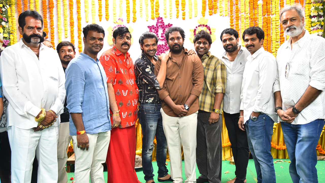 షాకింగ్: త్రిగుణ్ 'ఆకర్షిత' మూవీతో సెన్సేషనల్ రీఎంట్రీ! పూజా కార్యక్రమాలతో గ్రాండ్ లాంచ్! షాకింగ్: త్రిగుణ్ 'ఆకర్షిత' మూవీతో సెన్సేషనల్ రీఎంట్రీ! పూజా కార్యక్రమాలతో గ్రాండ్ లాంచ్!