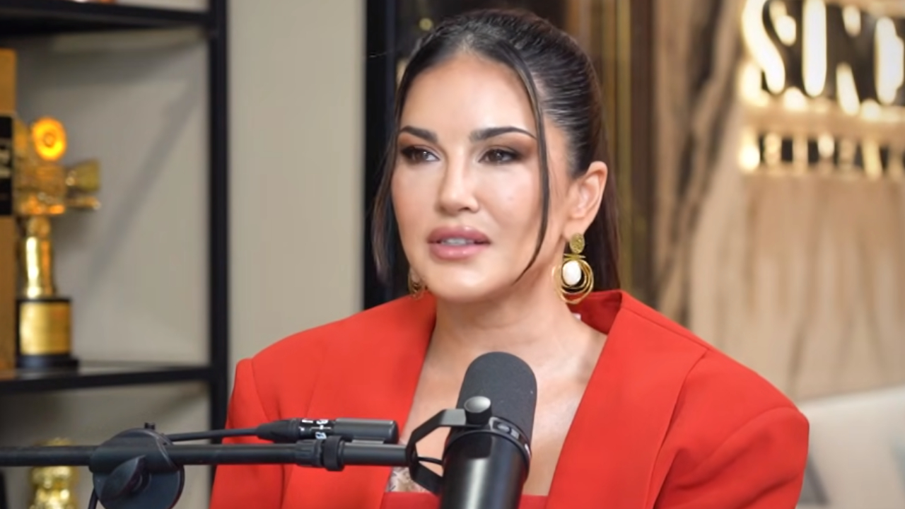 Sunny Leone Cries Recalling Mother's Death, Shares Emotional Regret Sunny Leone Cries Recalling Mother's Death, Shares Emotional Regret