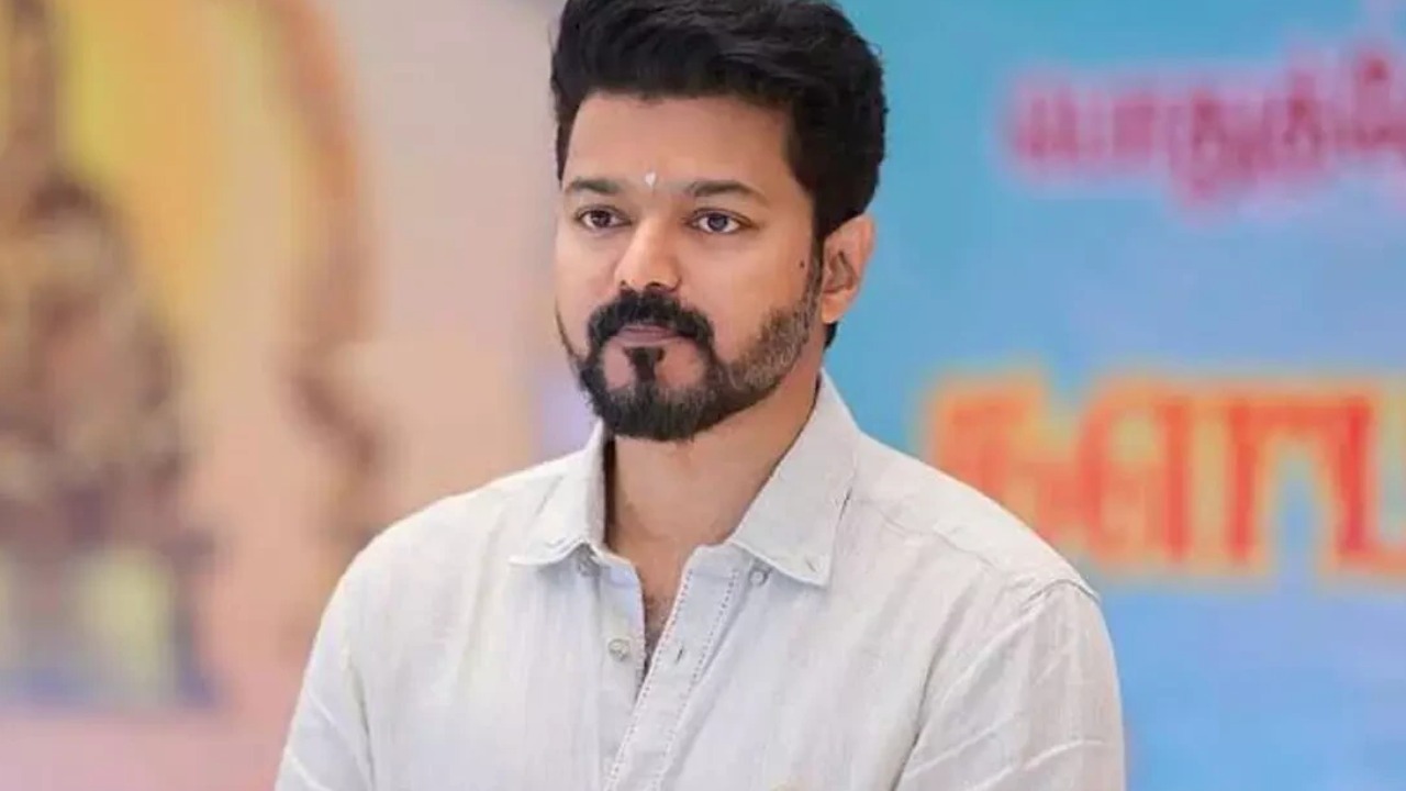 విజయ్ సంచలనం: విడాకులు, ఎన్నికలు.. కోట్లు కొల్లగొడుతున్న ఆస్తులు! అసలేం జరుగుతోంది? విజయ్ సంచలనం: విడాకులు, ఎన్నికలు.. కోట్లు కొల్లగొడుతున్న ఆస్తులు! అసలేం జరుగుతోంది?