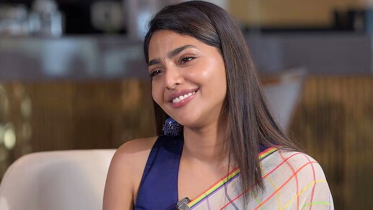 షాకింగ్: పెళ్ళికి టాటా చెప్పేసిన ఐశ్వర్య లక్ష్మి! సహజీవనమే మేలంటోందా? షాకింగ్: పెళ్ళికి టాటా చెప్పేసిన ఐశ్వర్య లక్ష్మి! సహజీవనమే మేలంటోందా?