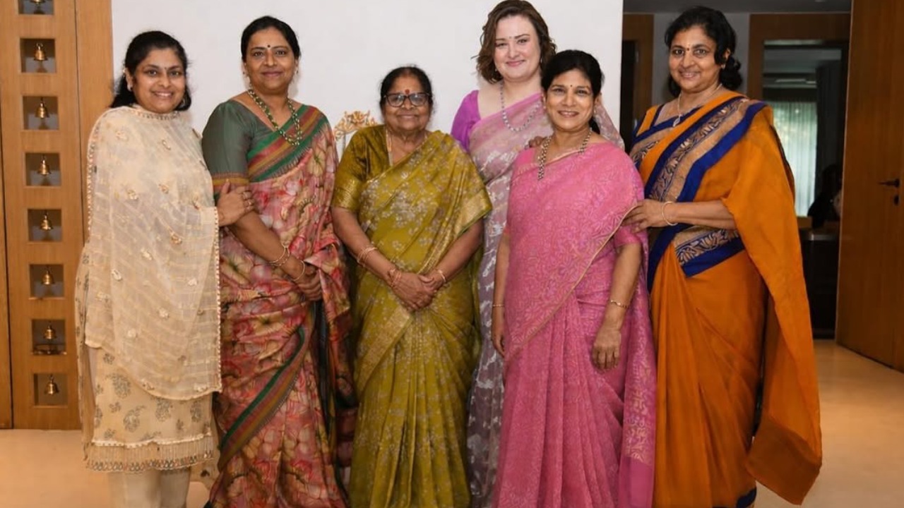 Pawan's Wife Shares Viral Mega Family Photo: Daughters-in-Law & Sisters in One Frame Pawan's Wife Shares Viral Mega Family Photo: Daughters-in-Law & Sisters in One Frame