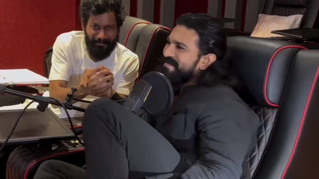 రామ్ చరణ్ 'పెద్ది': డబ్బింగ్ షురూ! ఫ్యాన్స్ కి పూనకాలే.. వీడియో వైరల్! రామ్ చరణ్ 'పెద్ది': డబ్బింగ్ షురూ! ఫ్యాన్స్ కి పూనకాలే.. వీడియో వైరల్!