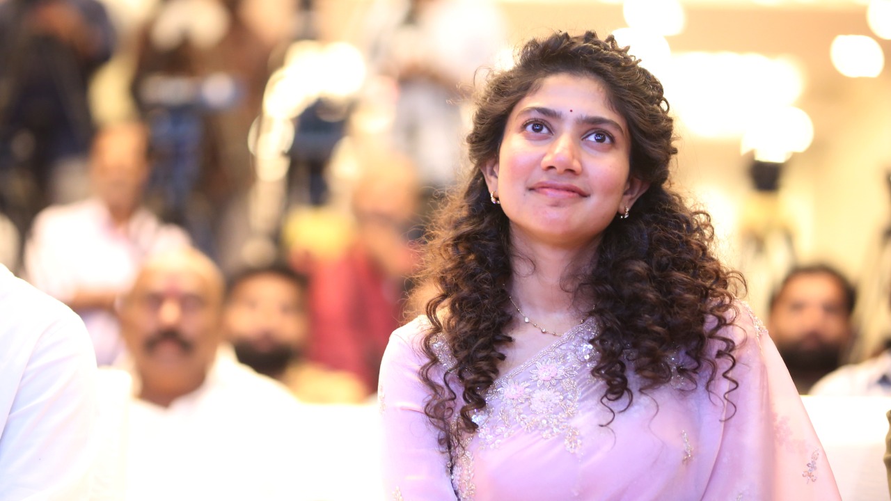 షాకింగ్: సాయి పల్లవి మాయ! మళ్ళీ అదే స్టోరీతో బాలీవుడ్ ఎంట్రీ! ఫ్యాన్స్ దిమ్మతిరిగే ట్విస్ట్! షాకింగ్: సాయి పల్లవి మాయ! మళ్ళీ అదే స్టోరీతో బాలీవుడ్ ఎంట్రీ! ఫ్యాన్స్ దిమ్మతిరిగే ట్విస్ట్!