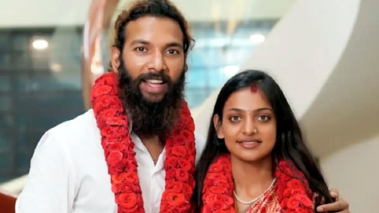 షాకింగ్: మోనాలిసా పెళ్ళిలో బిగ్ ట్విస్ట్! భర్తపై పోక్సో కేసు నమోదు! అసలేం జరిగింది? షాకింగ్: మోనాలిసా పెళ్ళిలో బిగ్ ట్విస్ట్! భర్తపై పోక్సో కేసు నమోదు! అసలేం జరిగింది?