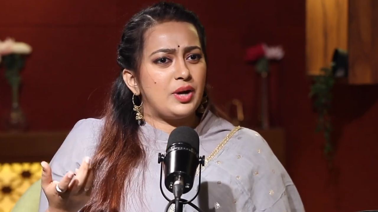 షాకింగ్: గ్లామర్ పాత్రలకు ఎస్తేర్ నొరోన్హా గుడ్ బై! కారణం ఇదేనా? షాకింగ్: గ్లామర్ పాత్రలకు ఎస్తేర్ నొరోన్హా గుడ్ బై! కారణం ఇదేనా?
