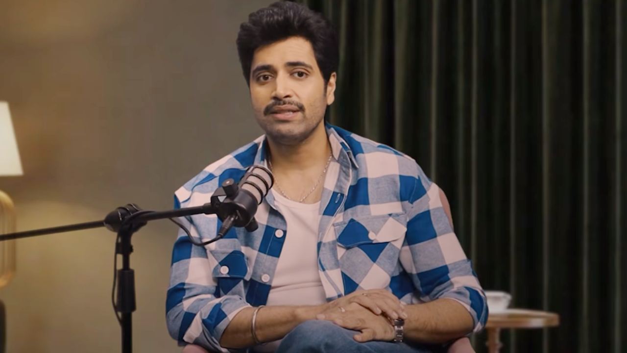 అదిరిపోయే కామెంట్స్ చేసిన అడివి శేష్! ఆ హీరోలకి ఈలలు.. నా సినిమాకి టికెట్లు!! అదిరిపోయే కామెంట్స్ చేసిన అడివి శేష్! ఆ హీరోలకి ఈలలు.. నా సినిమాకి టికెట్లు!!