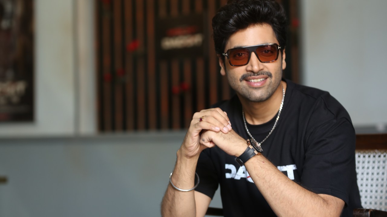 షాకింగ్: ఇచ్చిన మాట కోసం బాలీవుడ్ ఆఫర్స్ వదులుకున్న అడివి శేష్! షాకింగ్: ఇచ్చిన మాట కోసం బాలీవుడ్ ఆఫర్స్ వదులుకున్న అడివి శేష్!