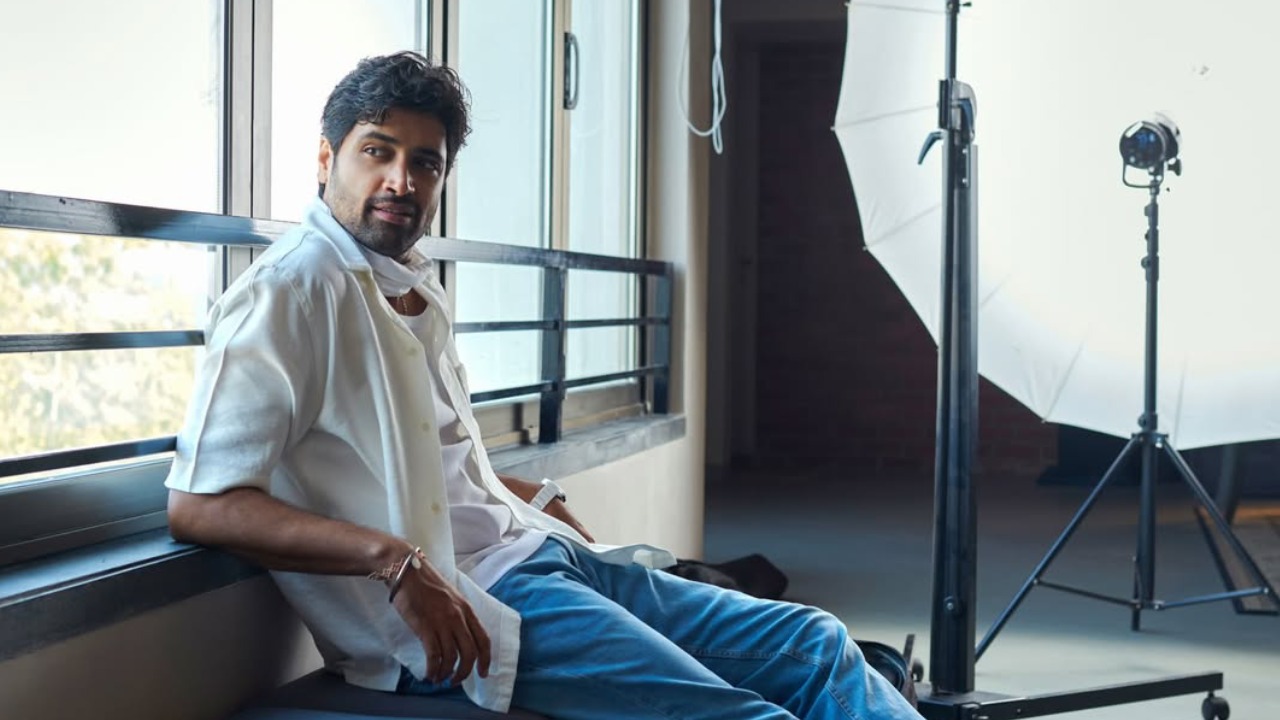 షాకింగ్: అమ్మాయి కోసం దేశాలు దాటిన అడివి శేష్! లవ్ స్టోరీ వైరల్! షాకింగ్: అమ్మాయి కోసం దేశాలు దాటిన అడివి శేష్! లవ్ స్టోరీ వైరల్!