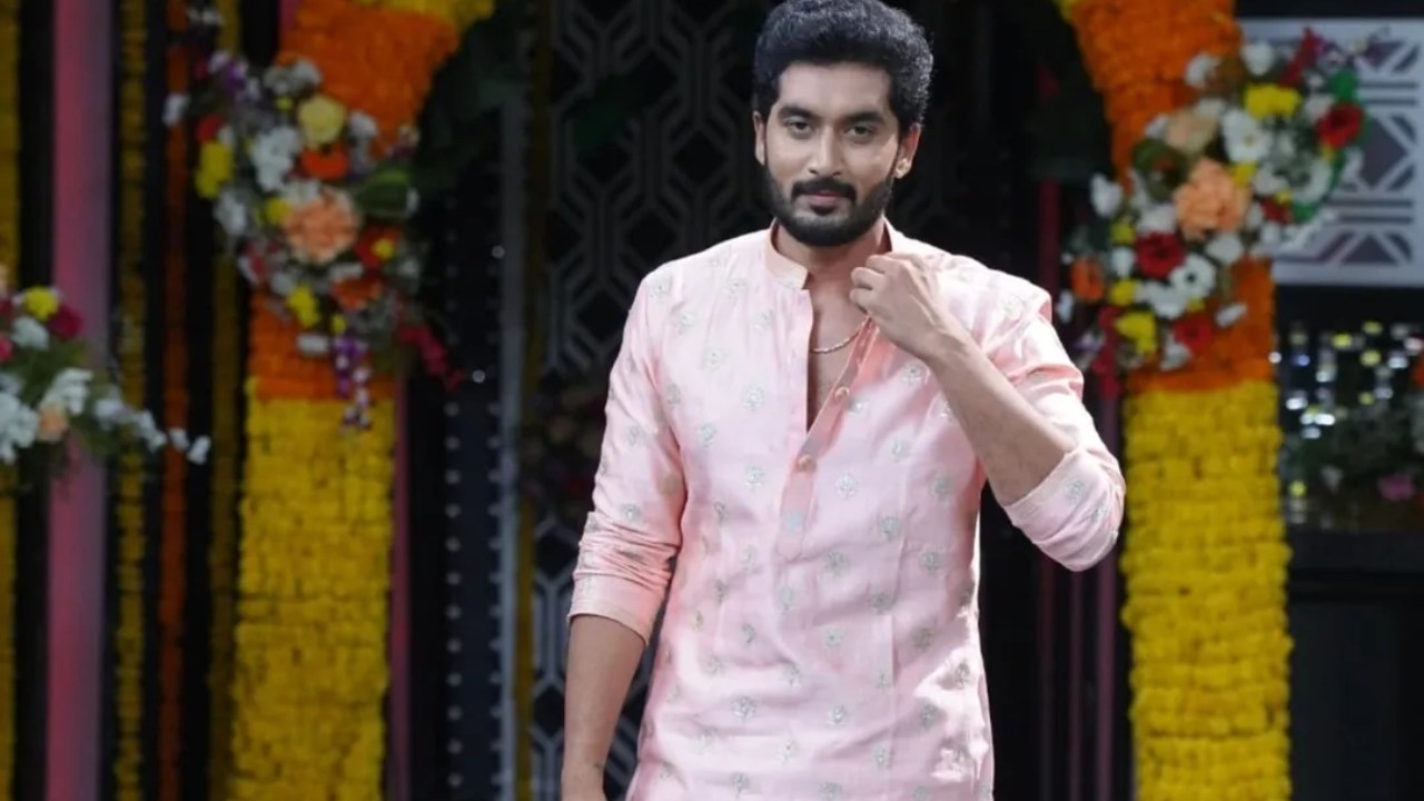 నిరుపమ్ పరిటాల సంచలనం: తండ్రి మరణం తర్వాత షాకింగ్ నిర్ణయం! రాఘవేంద్రరావుతో కండిషన్ ఏంటో తెలుసా? నిరుపమ్ పరిటాల సంచలనం: తండ్రి మరణం తర్వాత షాకింగ్ నిర్ణయం! రాఘవేంద్రరావుతో కండిషన్ ఏంటో తెలుసా?